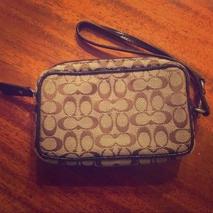 Wristlet wallet